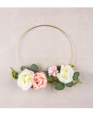 Závesná dekorácia 25 cm, kvety, zlatá obruč