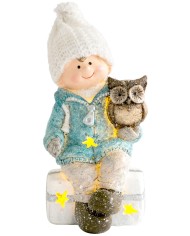 Postavička MagicHome Vianoce, Chlapček sediac na taburetke so sovičkou, 1 LED, polyresin, 10,5x10,5x19,5 cm